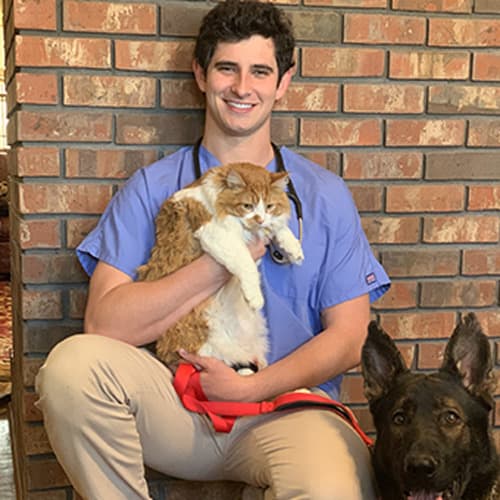 Dr. Bennett, Cumming Associate Veterinarian